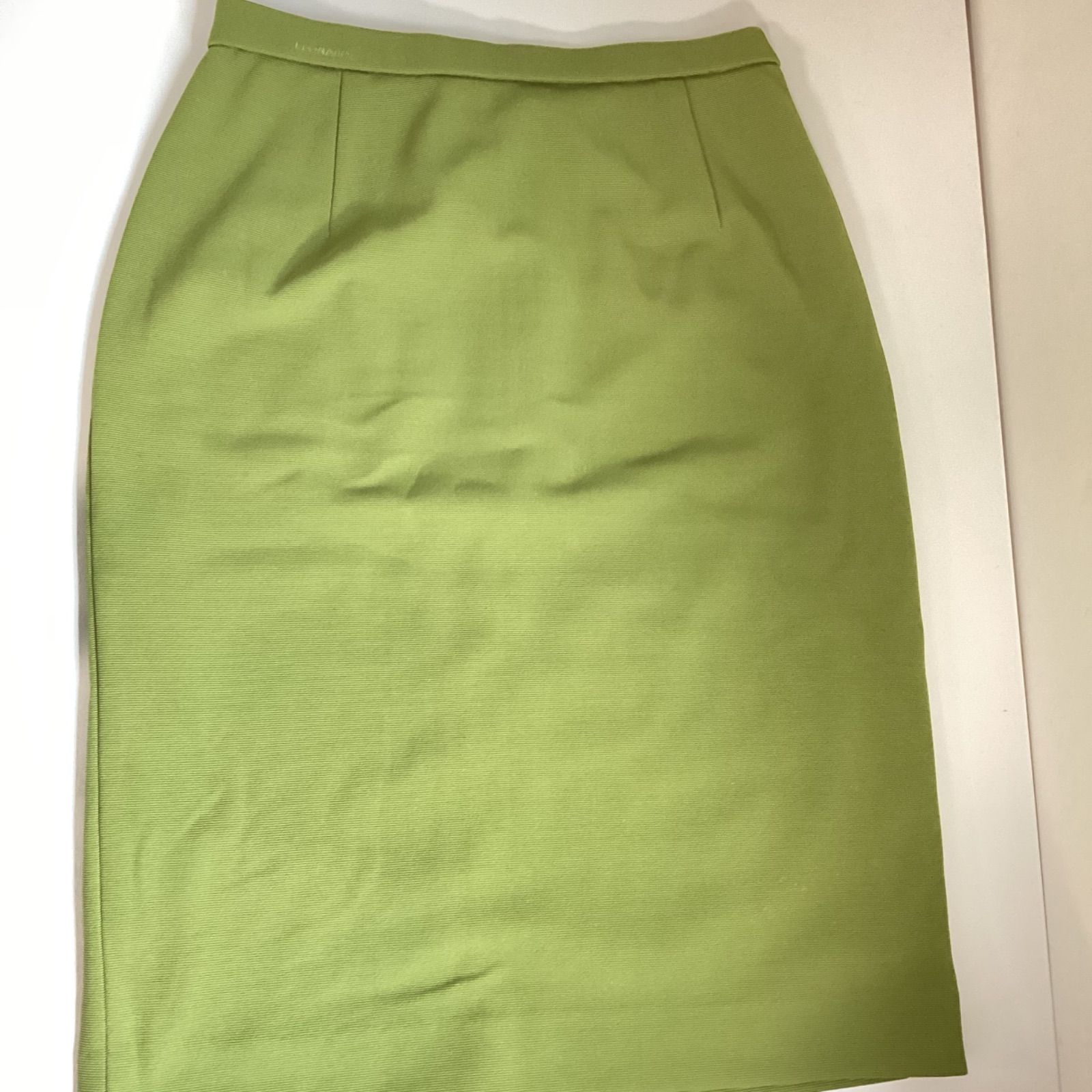 レオナール　膝丈スカート　サイズ76 レオナールファッションLEONARD FASHION 膝丈スカート (76) …e.s