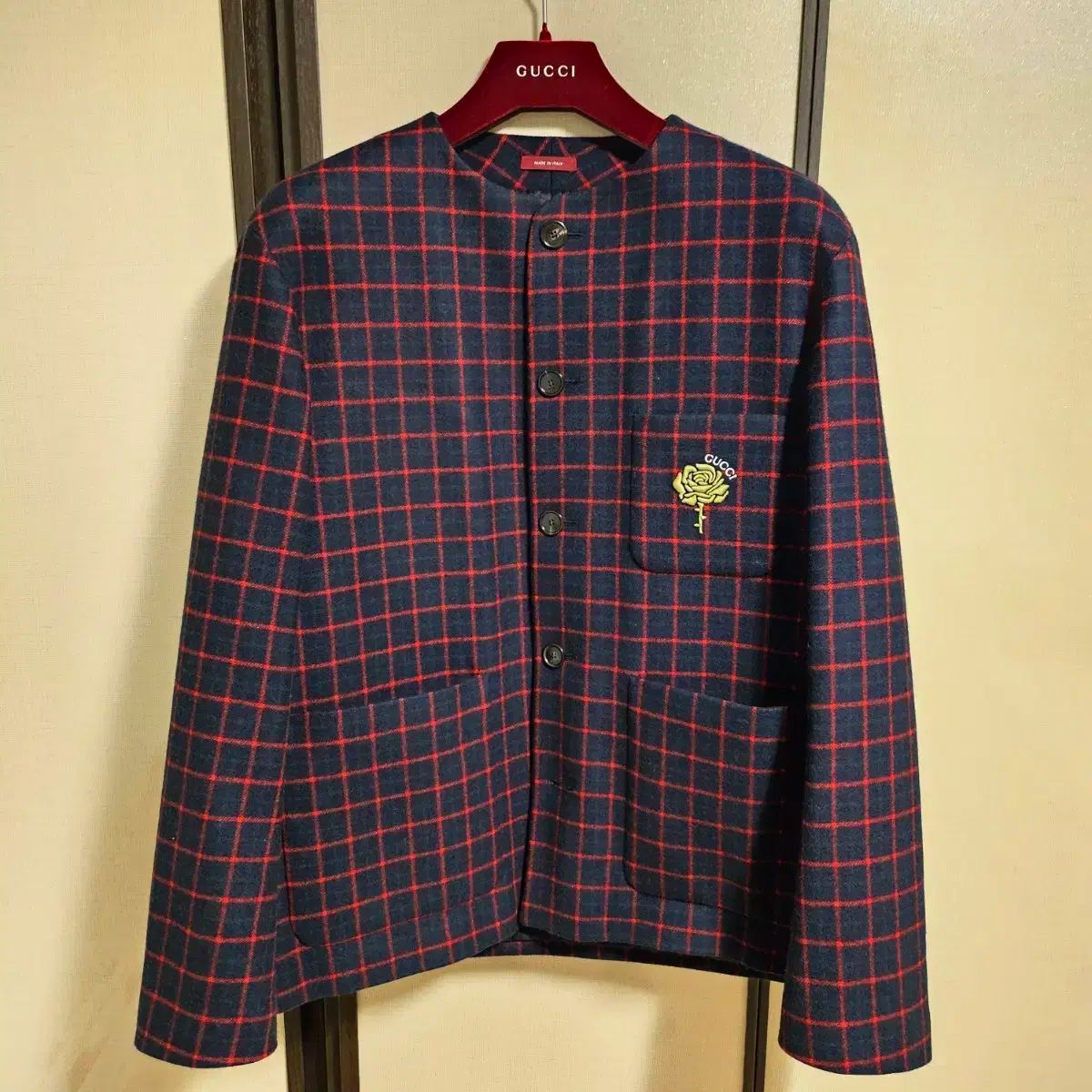 注目の新作♪【GUCCI】ブークレウールジャケット 25新作 グッチ 刺繍入りブークレウールジャケット (GUCCI