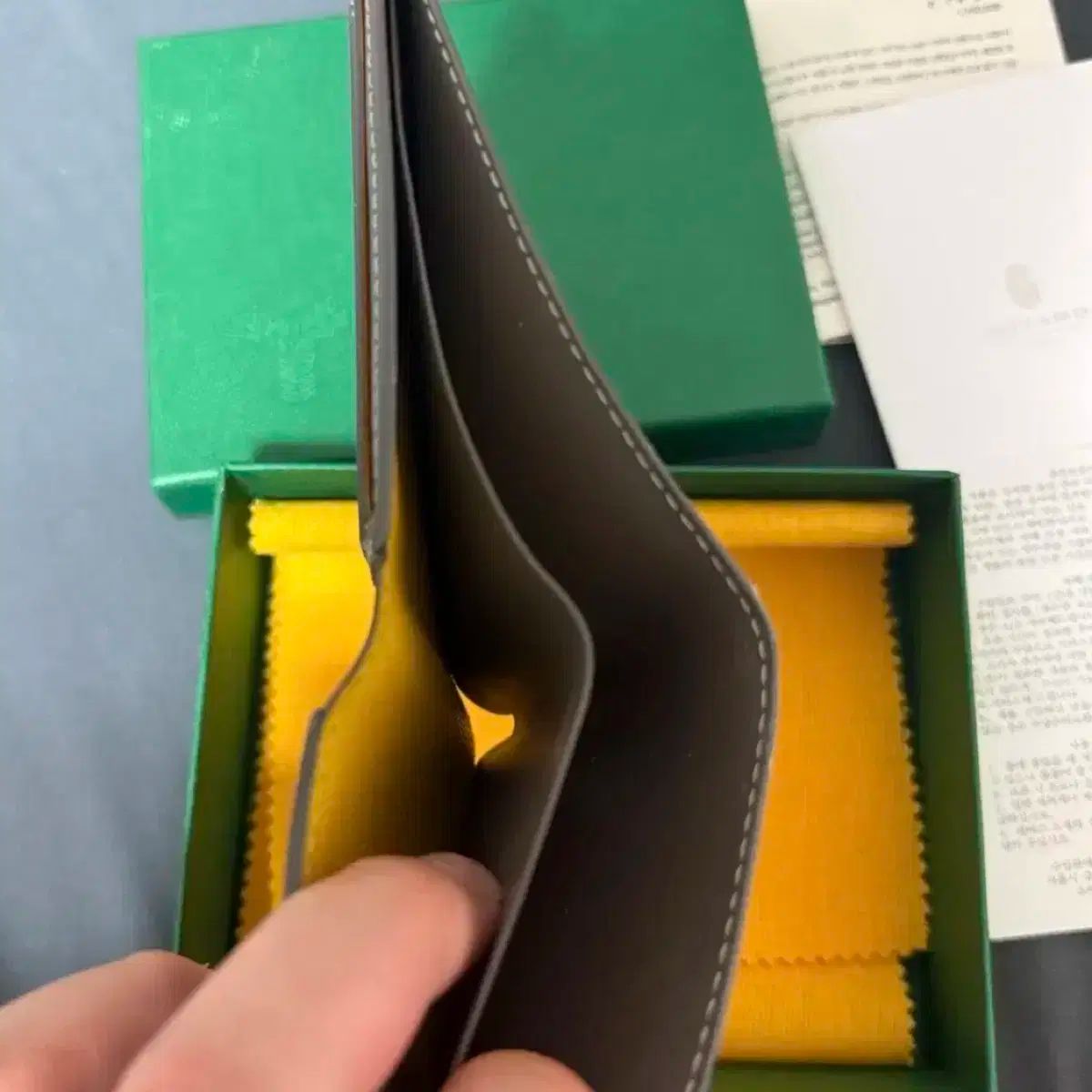 美品　GOYARD ゴヤール　ヴィクトワール　二つ折り財布　グレー Goyard(ゴヤール) ゴヤール ヴィクトワール 二つ折り財布 グレー