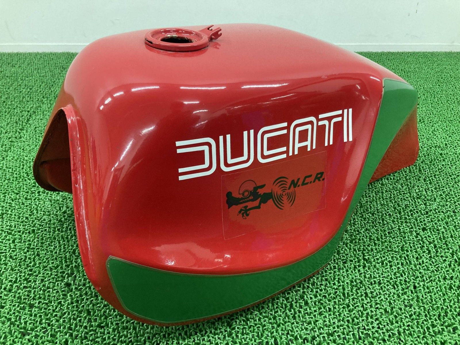 900MHR タンク 900MHR タンク 赤 ドゥカティ 純正 中古 バイク 部品 Ducati