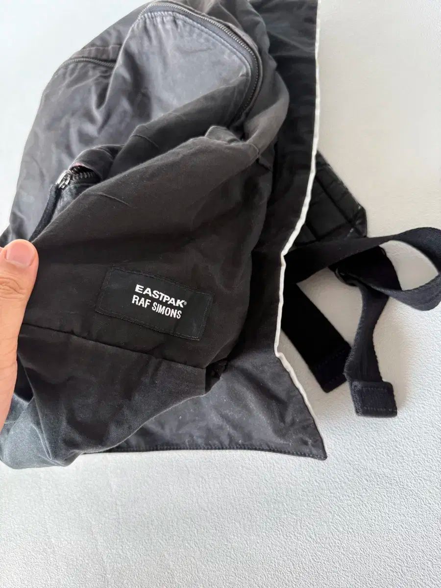 RAF SIMONS(ラフ シモンズ) X EASTPAK(イーストパック) ポスター