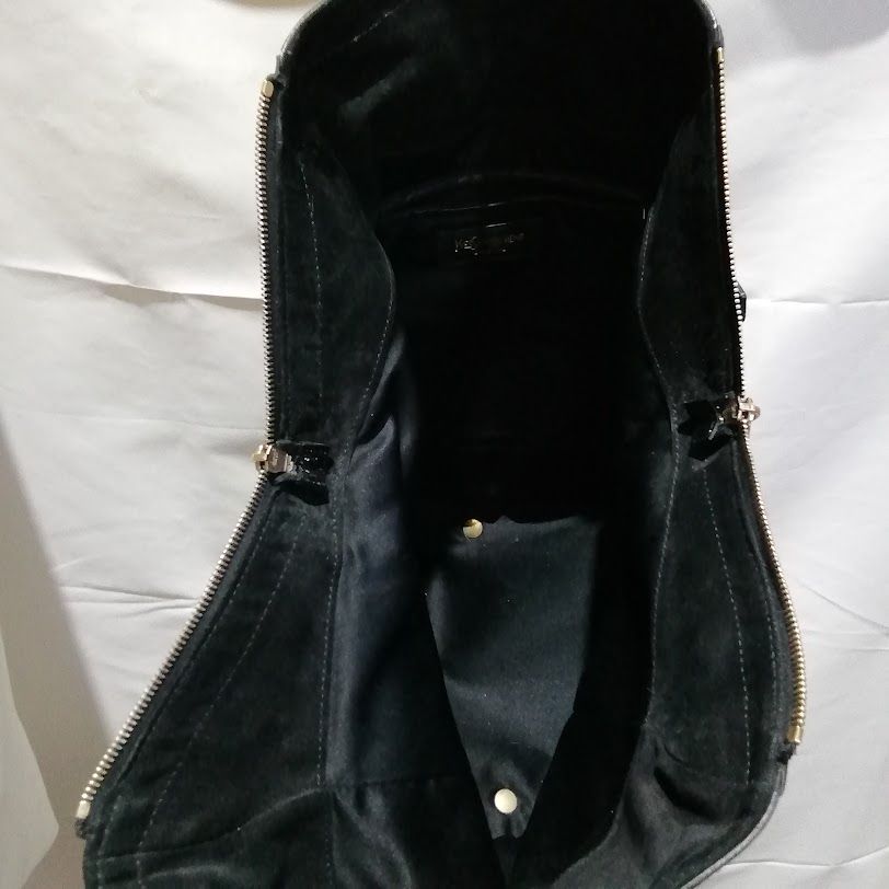 YVES SAINT LAURENT パテントレザー 大容量 【公式通販】