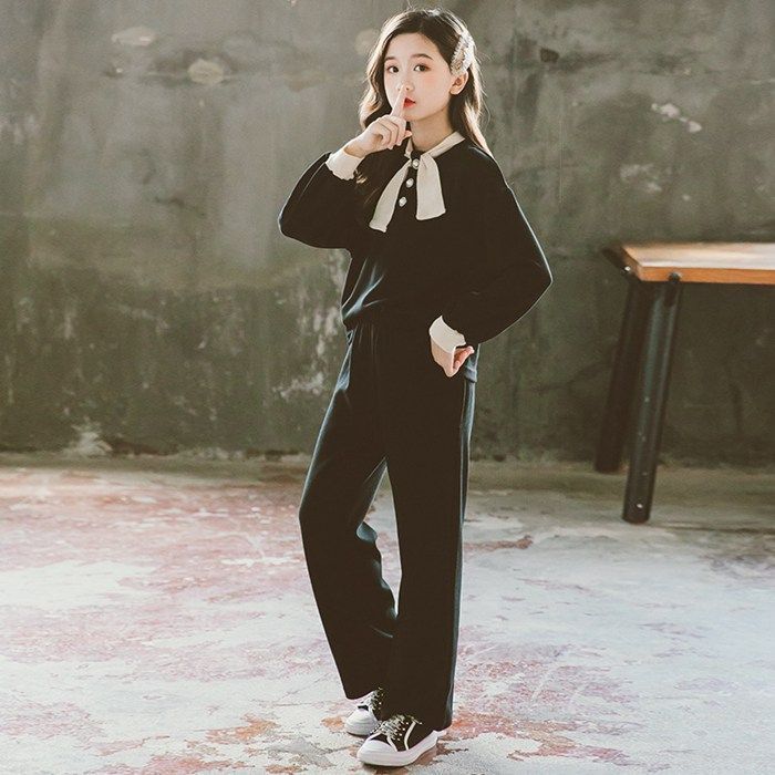 Her lip to CAFE Original Goods PRESS wearing