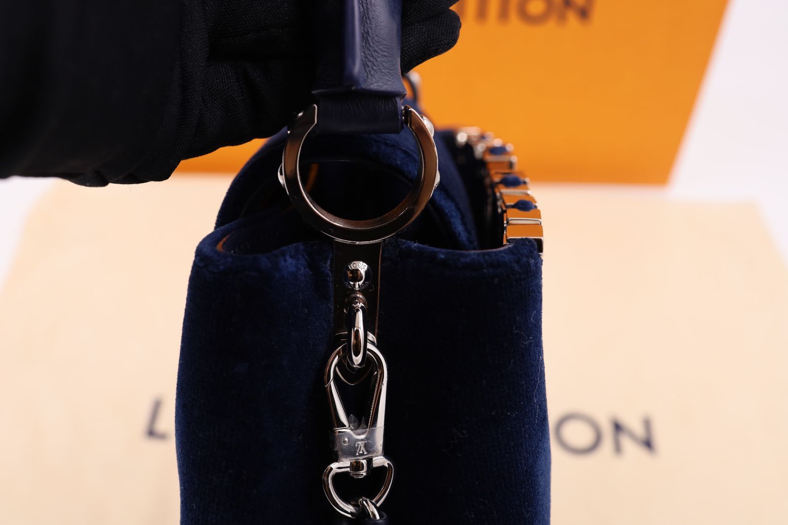 市場に一つの希少品【極美品】カプシーヌ MINI ダイヤ M23246 市場に1つの希少品【A品】カプシーヌ MINI ダイヤ M23246