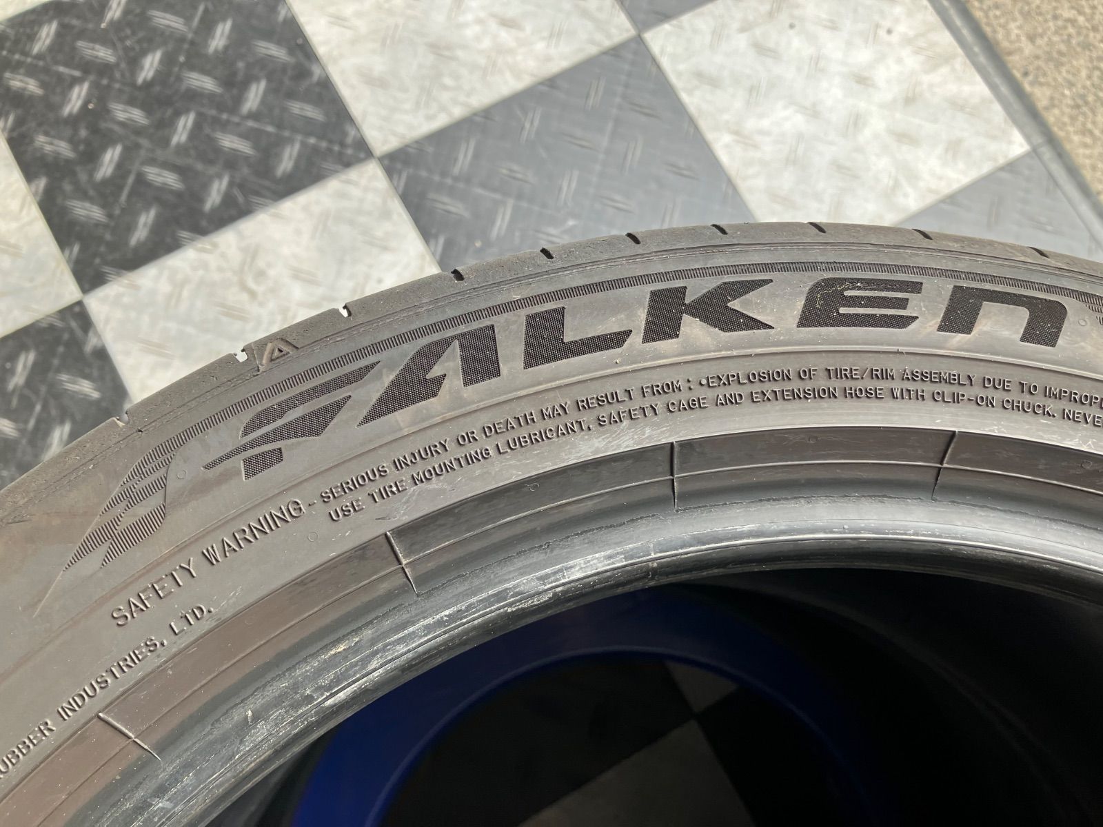 み 255 40R18 99Y 製 FALKEN AZENIS FK520 ランフラット ファルケン アゼニス タイヤ2本