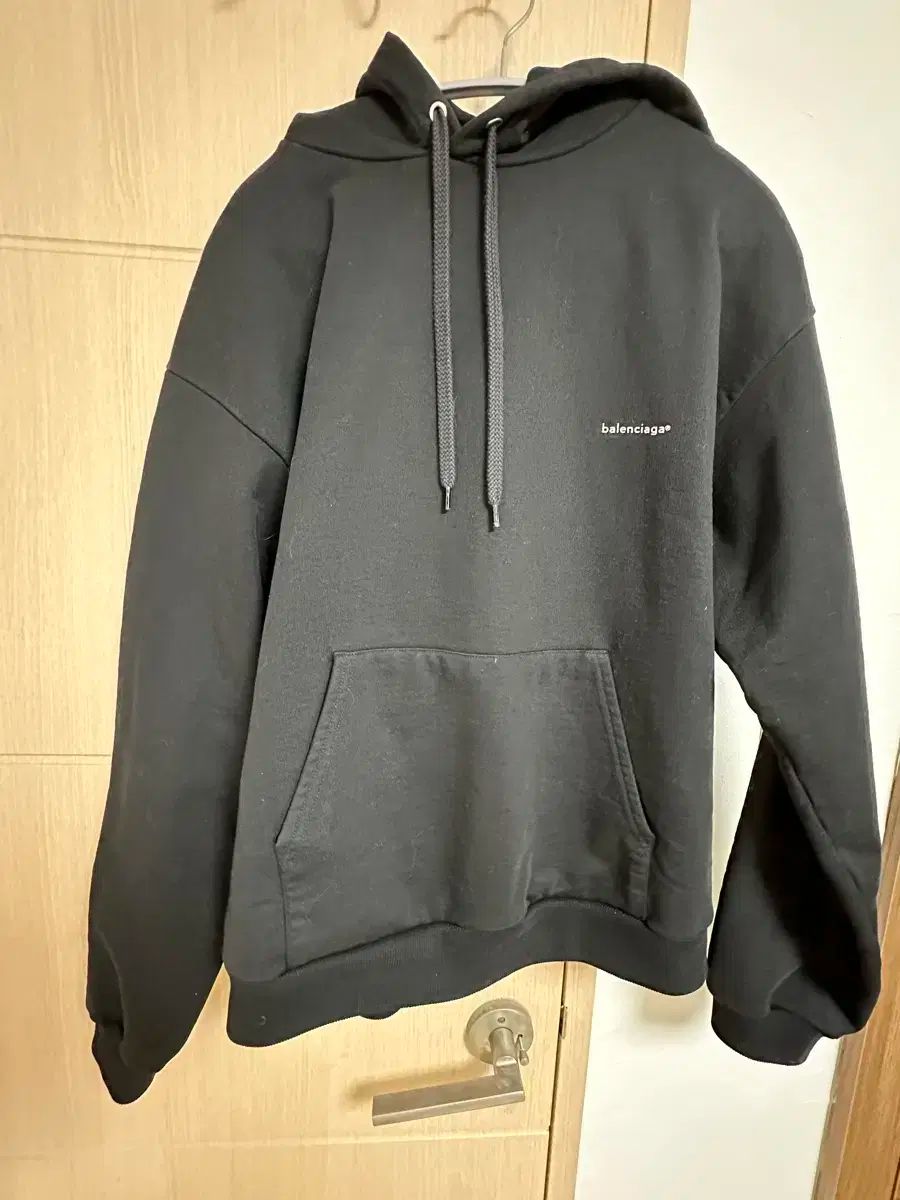 【雷市場（ポンジャン）商品韓国直送】 BALENCIAGA(バレンシアガ) スモールロゴ フード付きTシャツ m