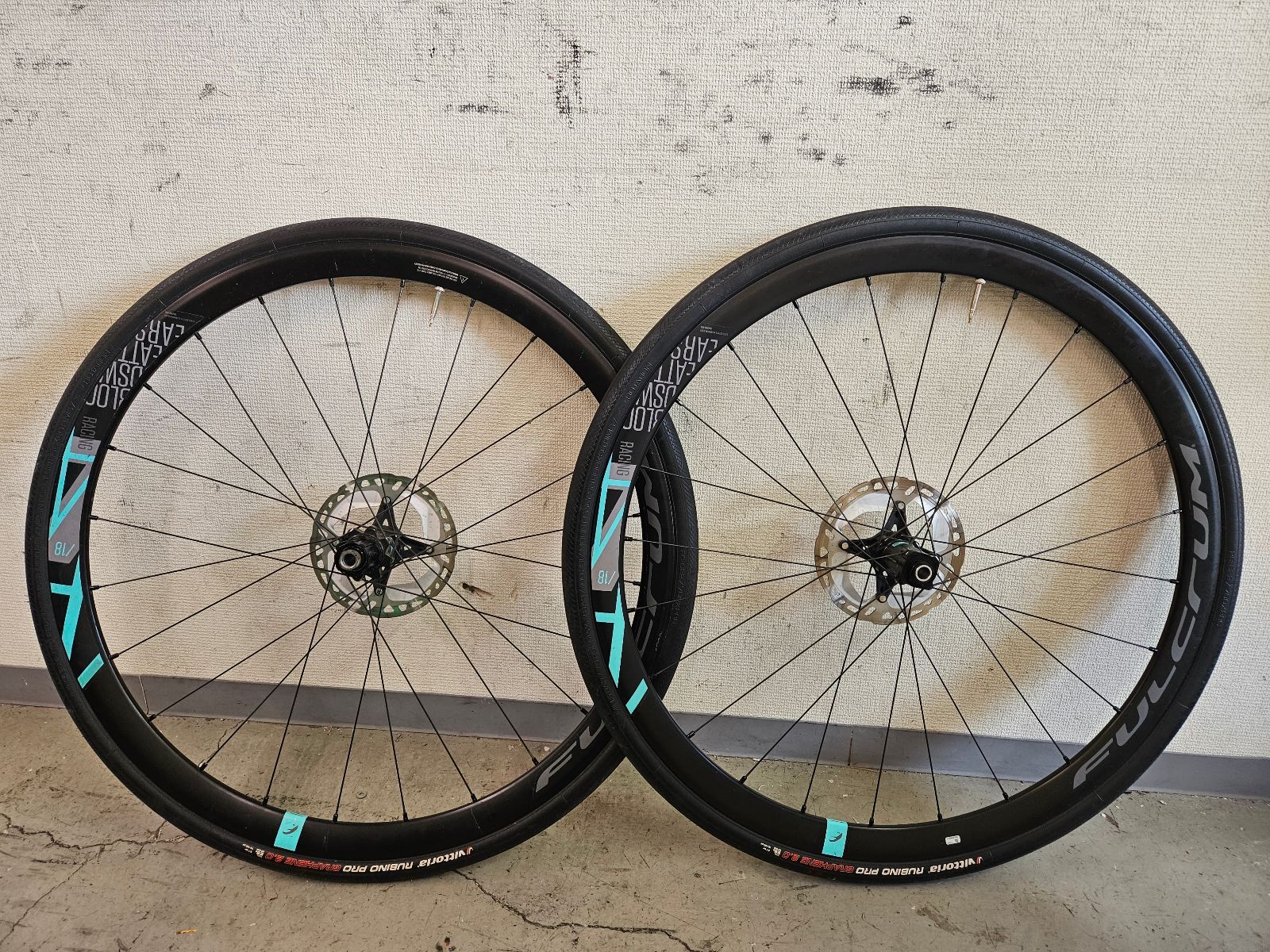 □ FULCRUM RACING 400 CL DISC 622×17c フルクラム レーシング 前後ホイール シマノ11,12s対応 ロード  ディスクローター付(RT-MT800-S) T-313 - メルカリ