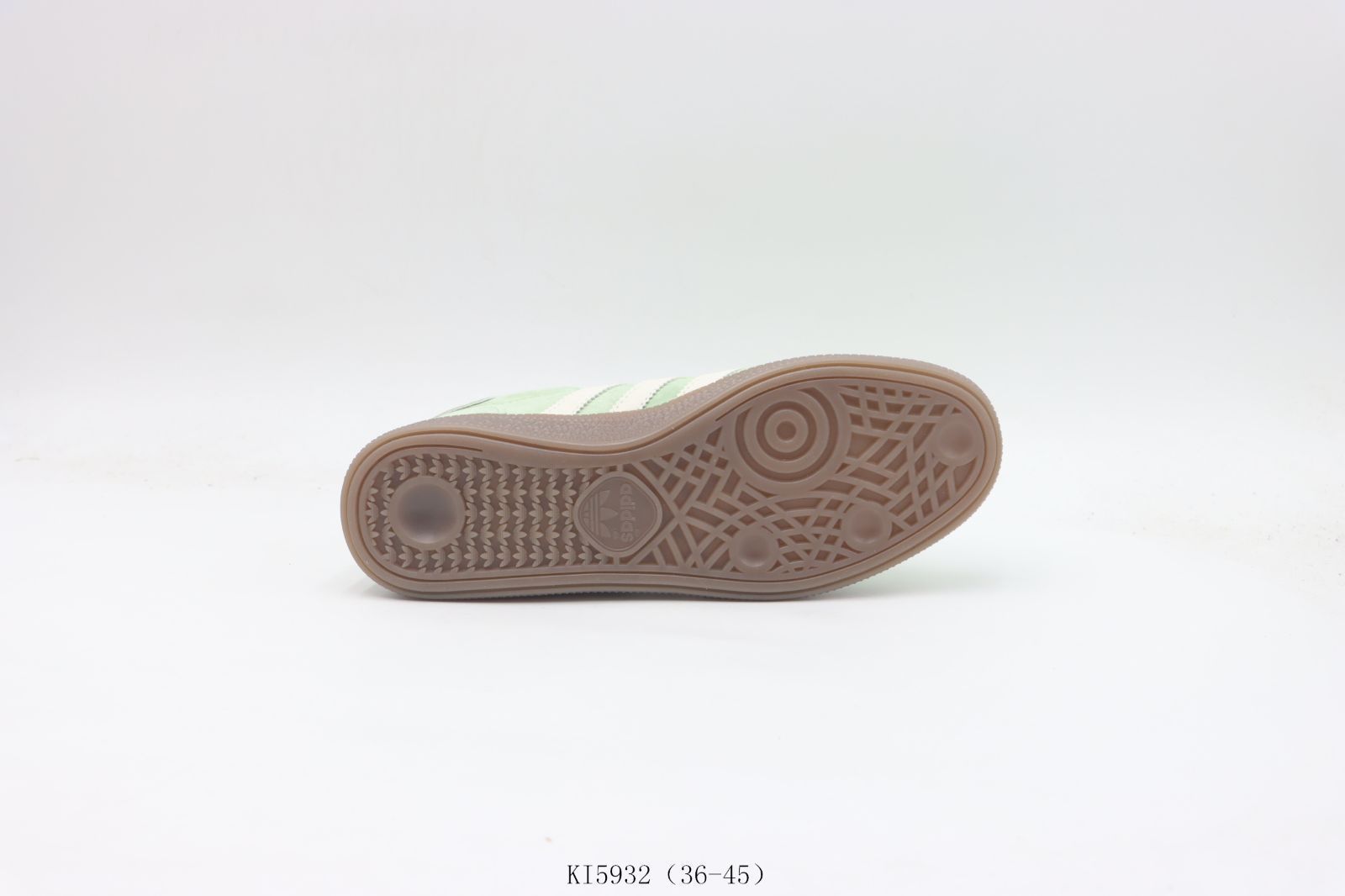 アディダス ボードシューズ