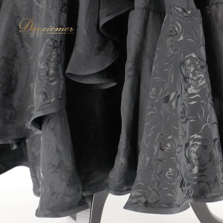 フラメンコ 衣装 ワンピース ドレス アトリエ貴美恵 黒 薔薇 青 ボランテ フリル ダンス 光沢 ブラック系 パーティ 発表会 フラメンコドレス 薔薇柄 シックなデザイン 光沢感 大人 フリルデザイン エレガント ダンスコスチューム 舞台衣装 おしゃれ