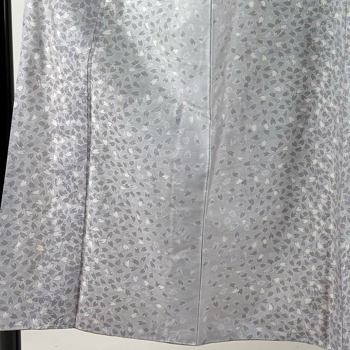 紬 身丈150.5cm 裄丈62cm S 袷 花びら 灰色 正絹
