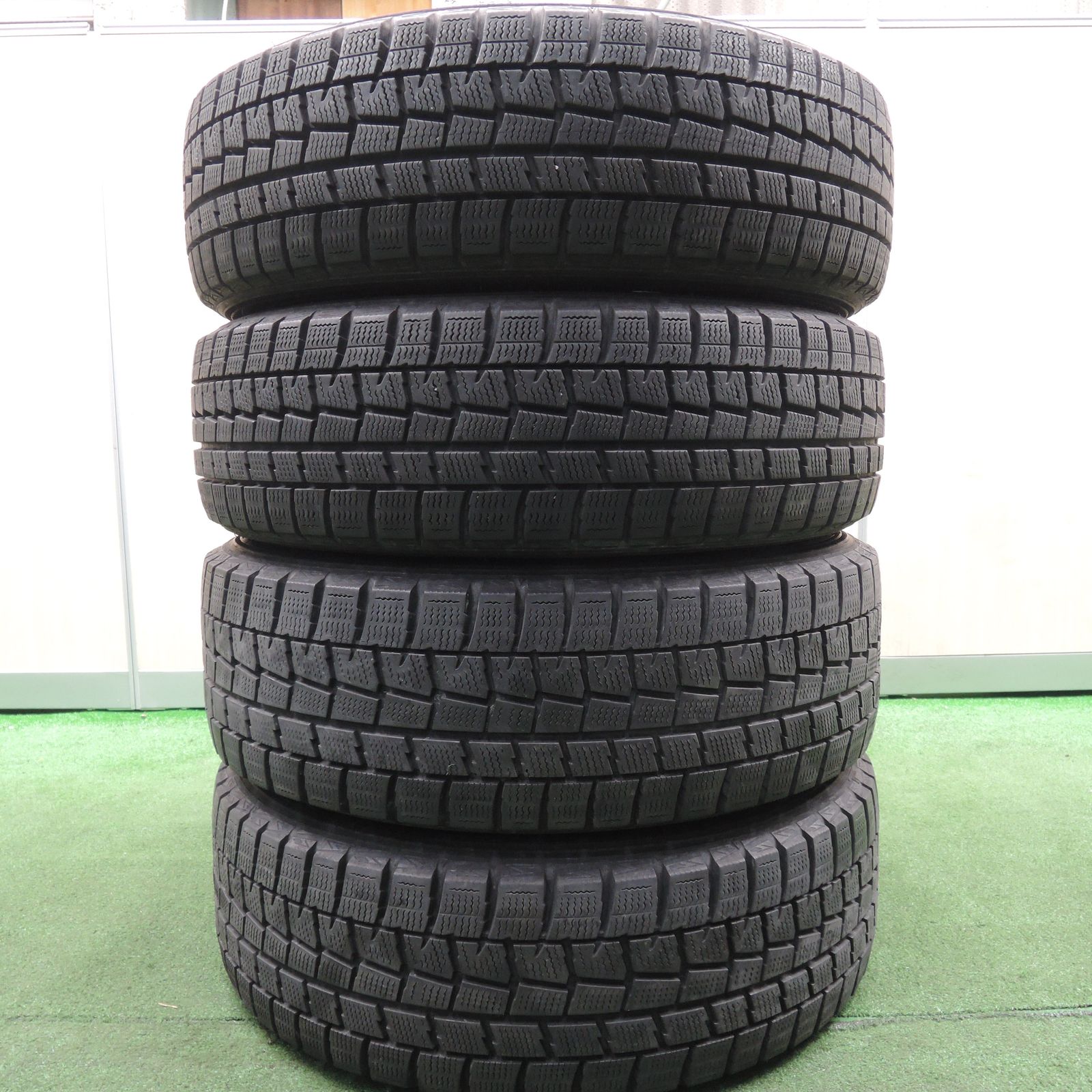 引き取りのみ トゥウィンゴ DUNLOP スタッドレスタイヤ 清々し 