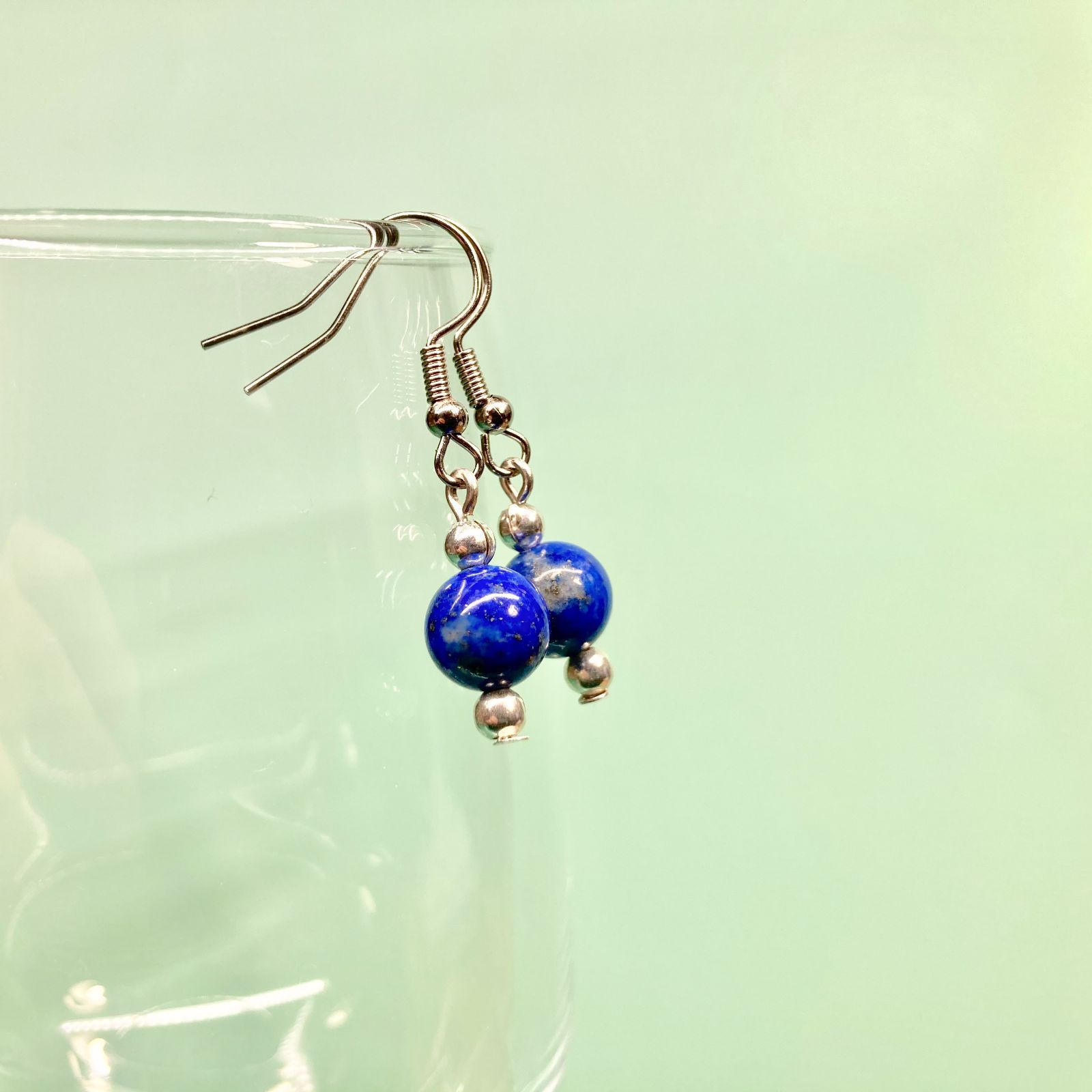 ラピスラズリ 一粒フックピアス 8mm シルバー イヤリング 樹脂ピアス 天然石 パワーストーン ◆