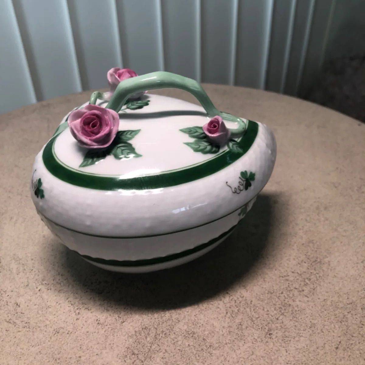 美品✨ヘレンド ウィーンの薔薇 ハートボックス 小物入れ ボンボニエール ヘレンド ボンボニエール ウィーンのバラ 11cm ハートボックス