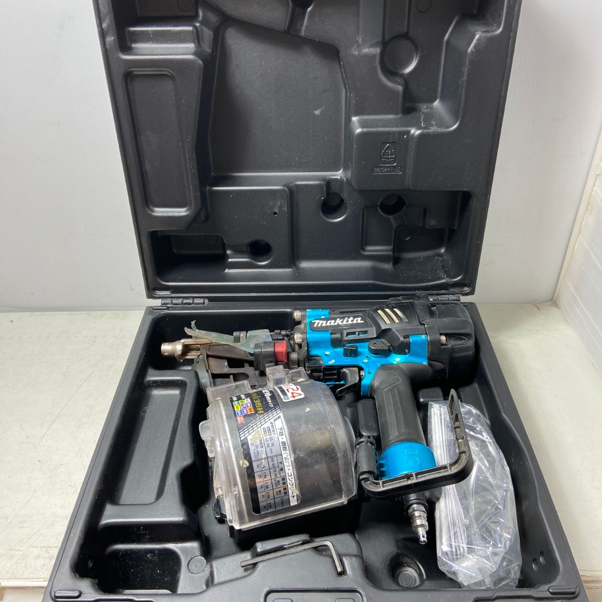 ΦΦMAKITA マキタ 90mm 高圧エア釘打 AN936H ブルー