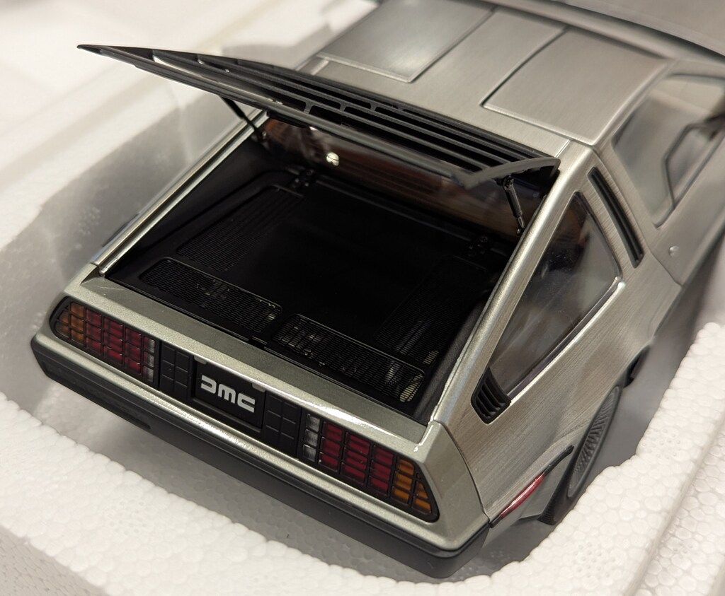 サテンシルバー