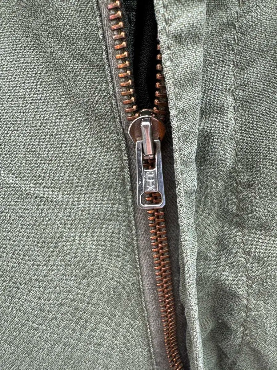 スラックス m