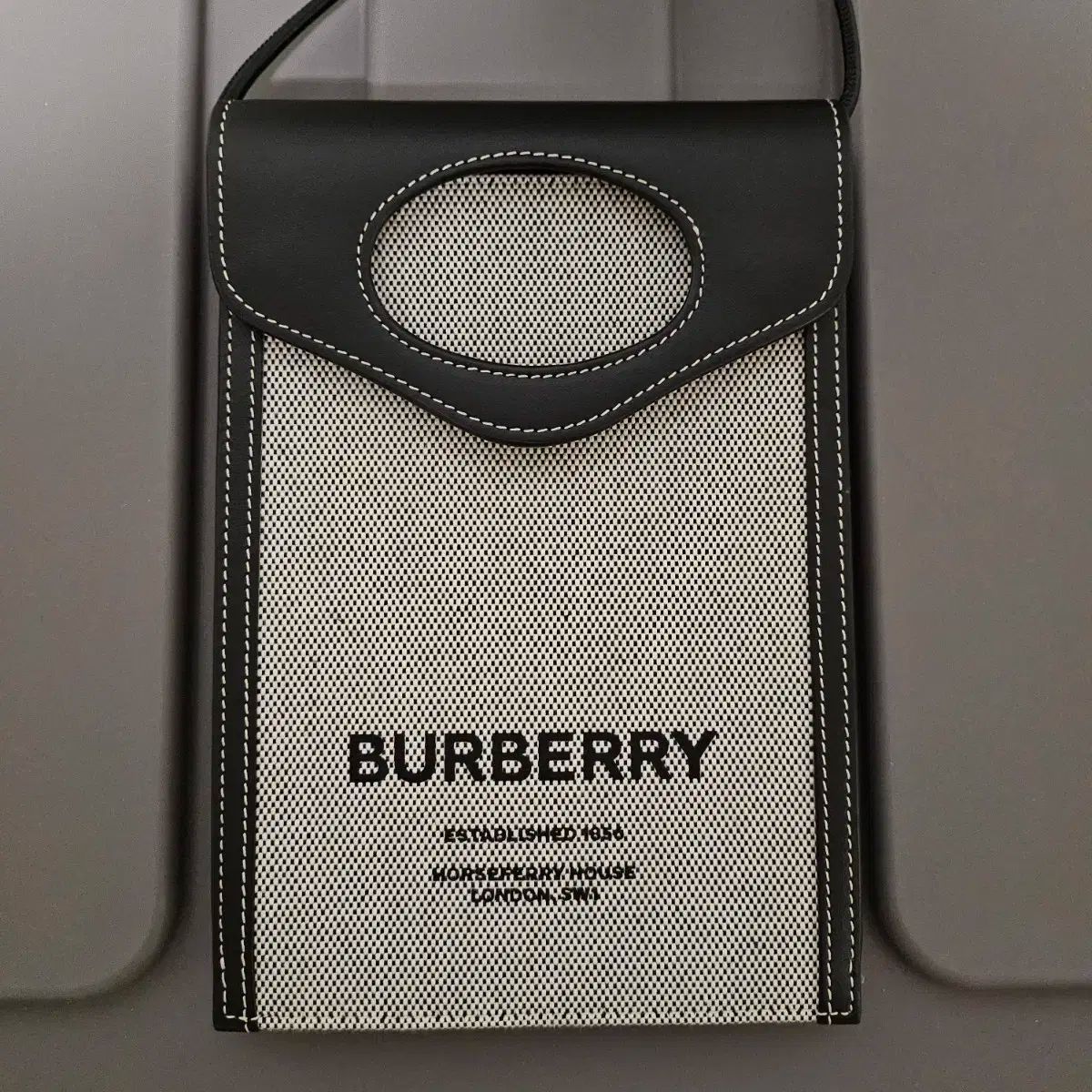 Burberry バーバリー ホースフェリー クロスバッグ