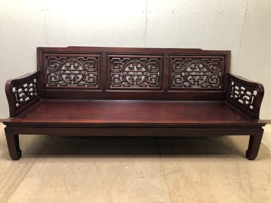 花梨の彫刻長椅子 肘掛け付き 3人掛け 豪華彫刻 人気 中国家具　75063-1 花梨の彫刻長椅子 肘掛け付き 3人掛け 豪華彫刻 人気 中国家具