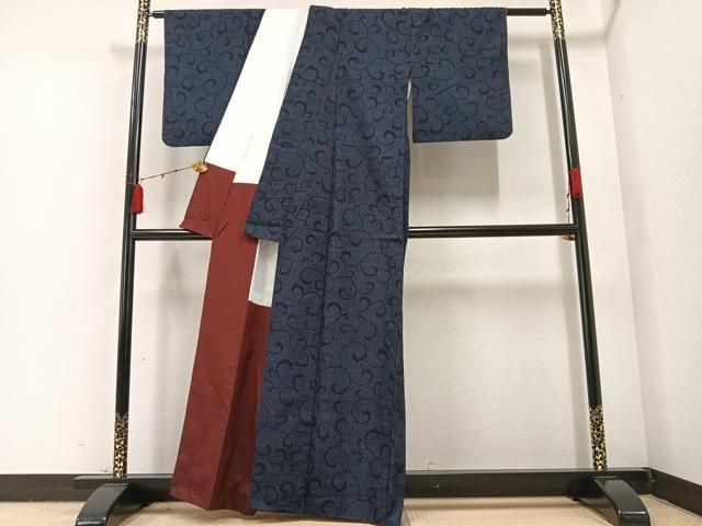 平和屋着物○本場結城紬 重要無形文化財 80亀甲 唐草文 井上商事