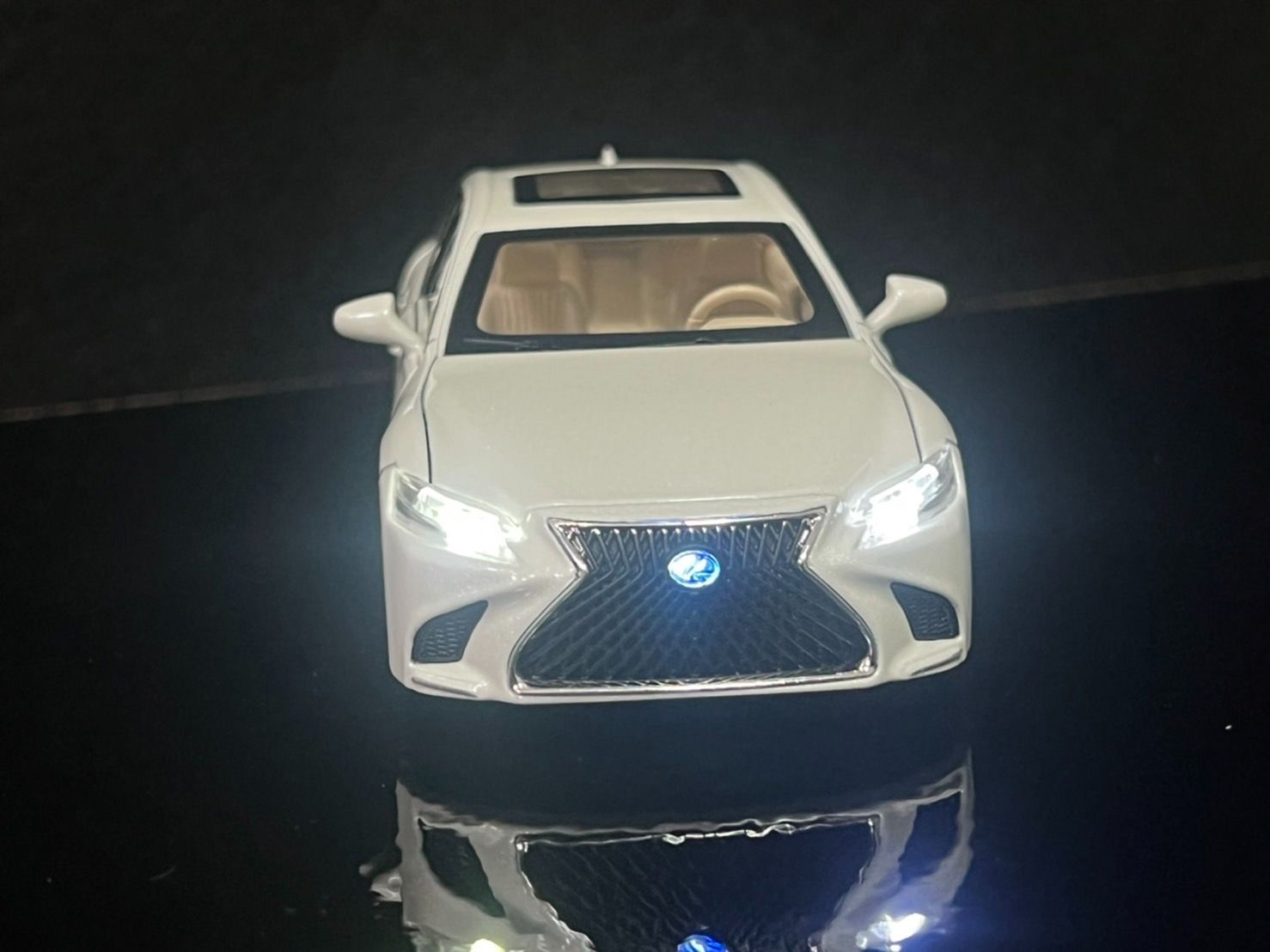 再入荷】レクサス LEXUS LS500 白 ミニカー 1/32 ホワイト