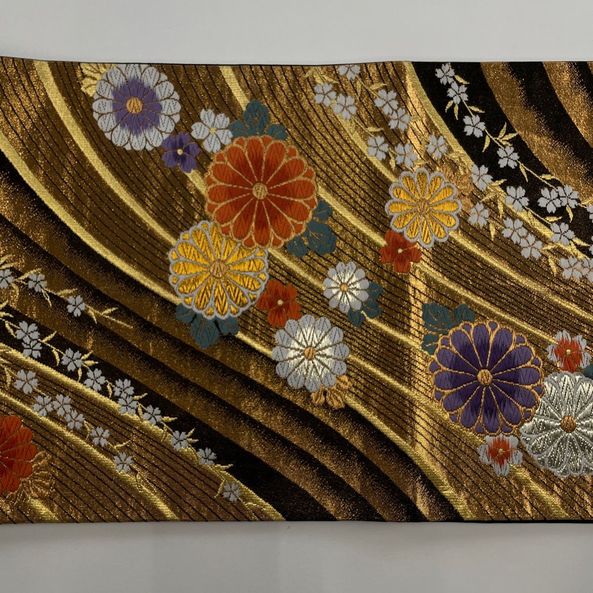 袋帯 美品 名品 菊 草花 箔 銀糸 ベージュ 六通 正絹 【中古