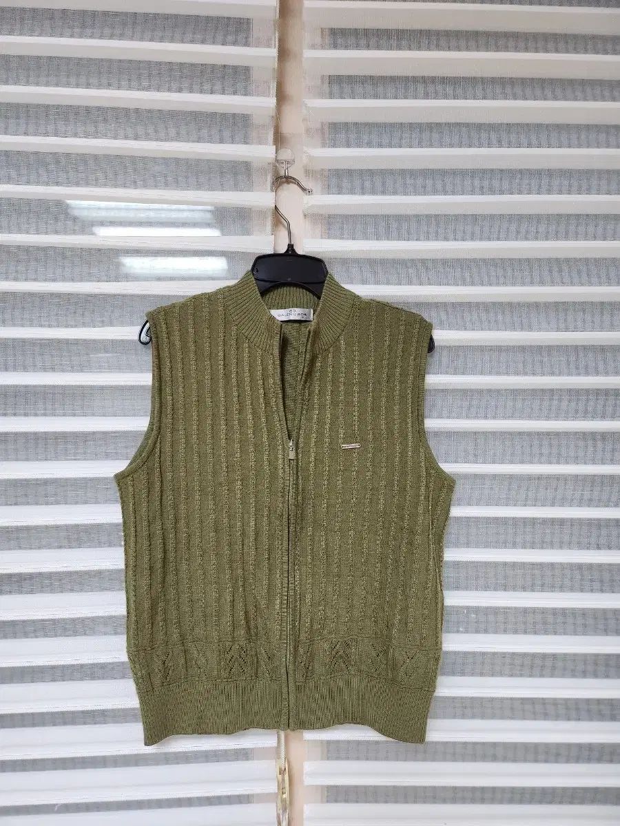 BALENCIAGA バレンシアガ ニット ベスト カーキ色 90