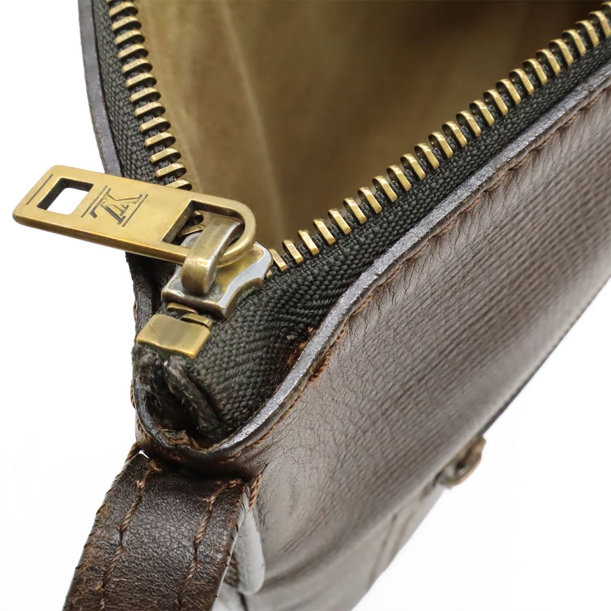 LOUIS VUITTON ルイ ヴィトン ユタ サックプラ ショルダーバッグ