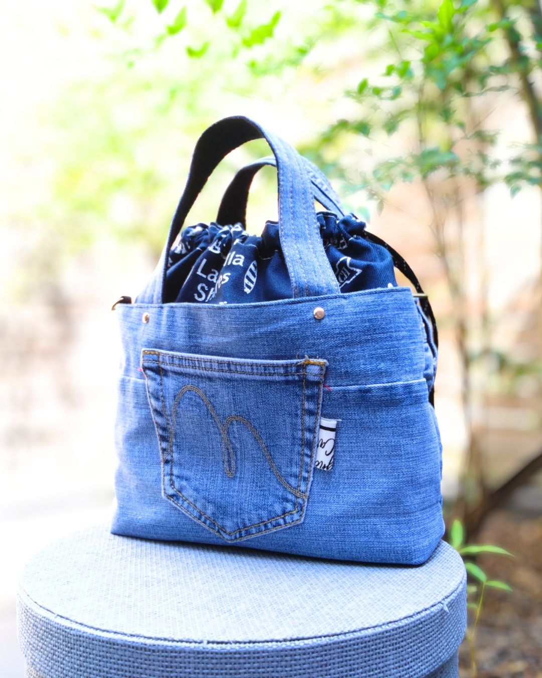 USEDデニムリメイク あおり巾着トートバッグ No.524【レア✨ハート柄DENIM💚✖️POP❌英字✨ デニムリメイク
