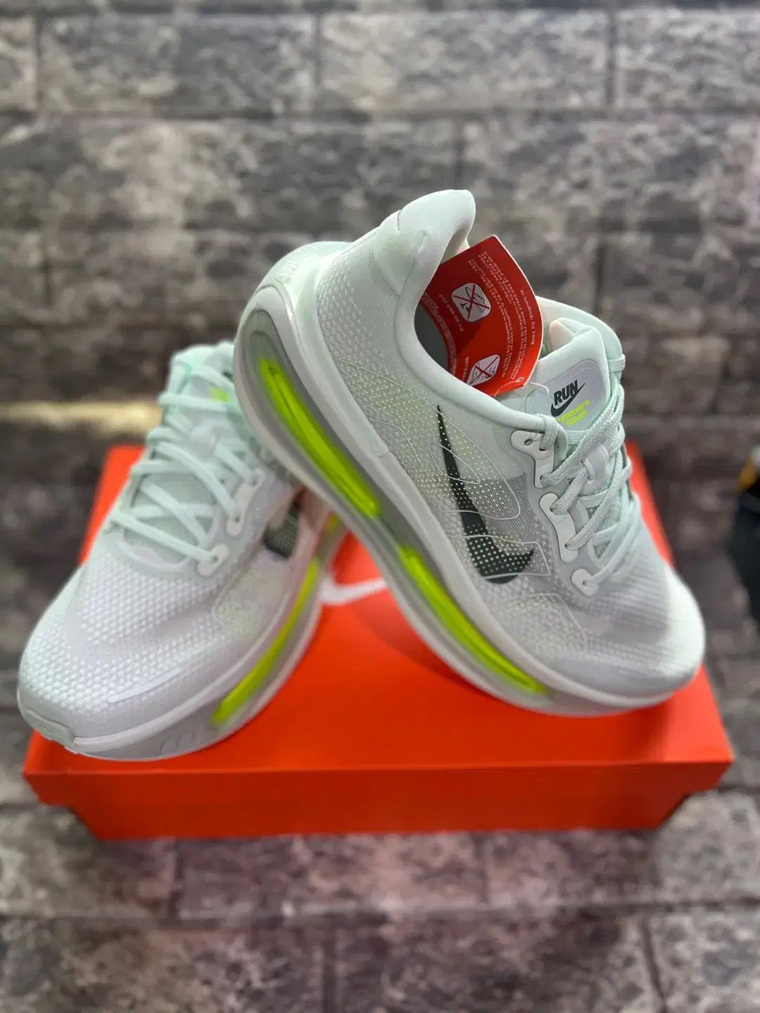 280 ナイキ ボメロ プレミアム ベアリー グリーン クレー グリーン