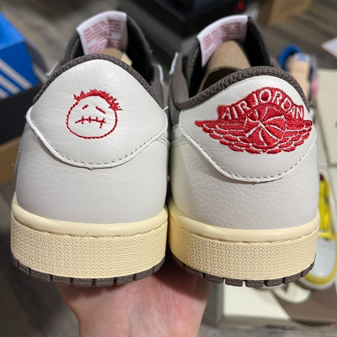 トラヴィススコット × ナイキ エアジョーダン1 ロー OG SP