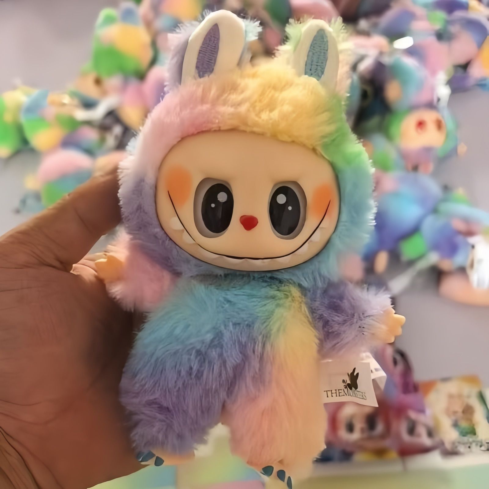 labubu四代目ぬいぐるみ - メルカリ