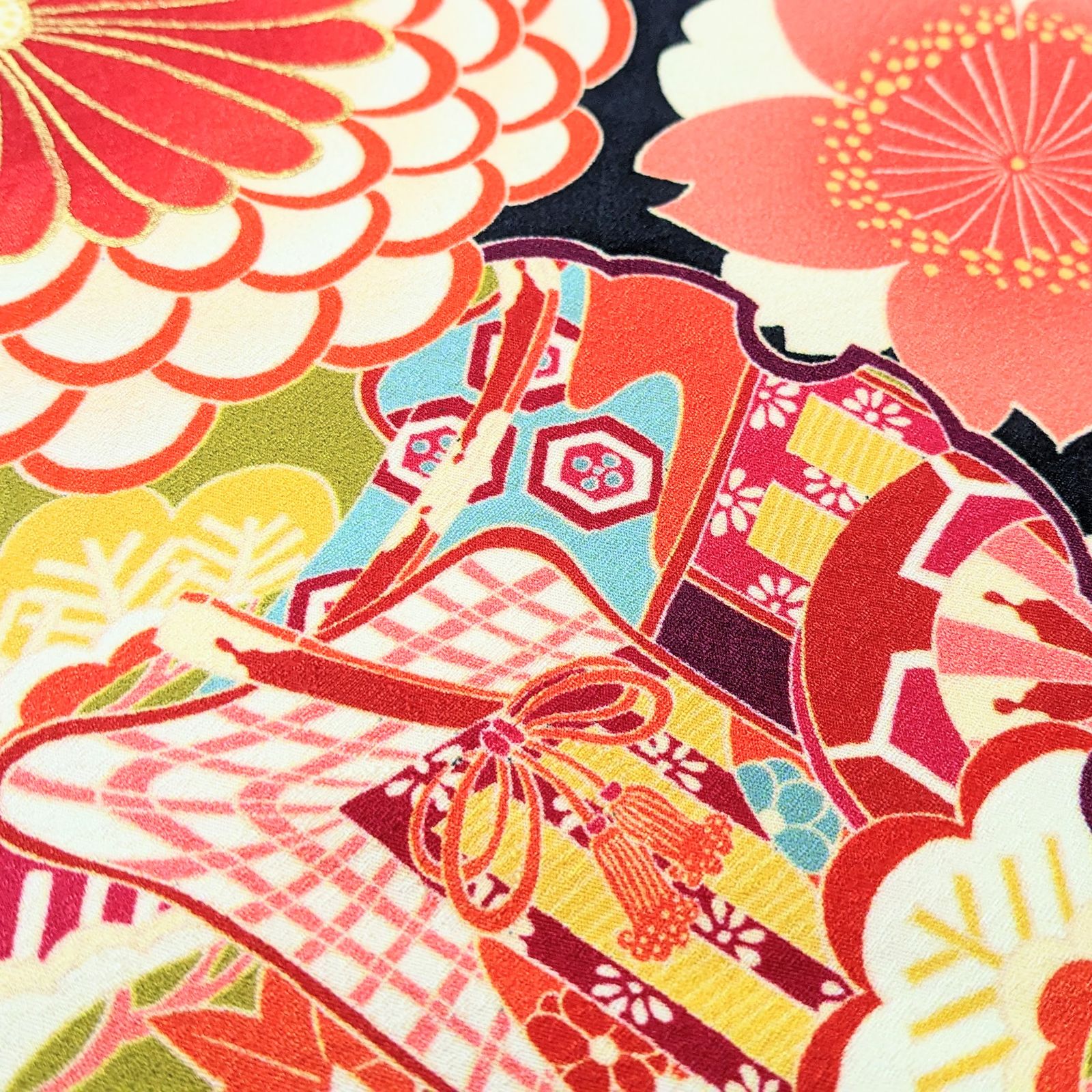 【新品・正絹・仕立て上がり】 振袖 黒 黒に近い紺 桜 雪輪 古典 F28 新品・正絹・仕立て上がり】 振袖 黒 黒に近い紺 桜 雪輪 古典