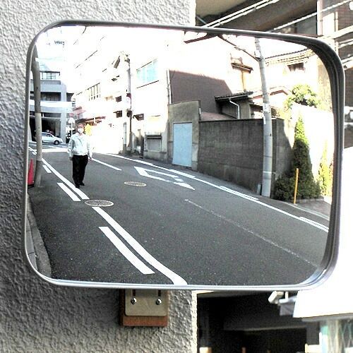 グレー