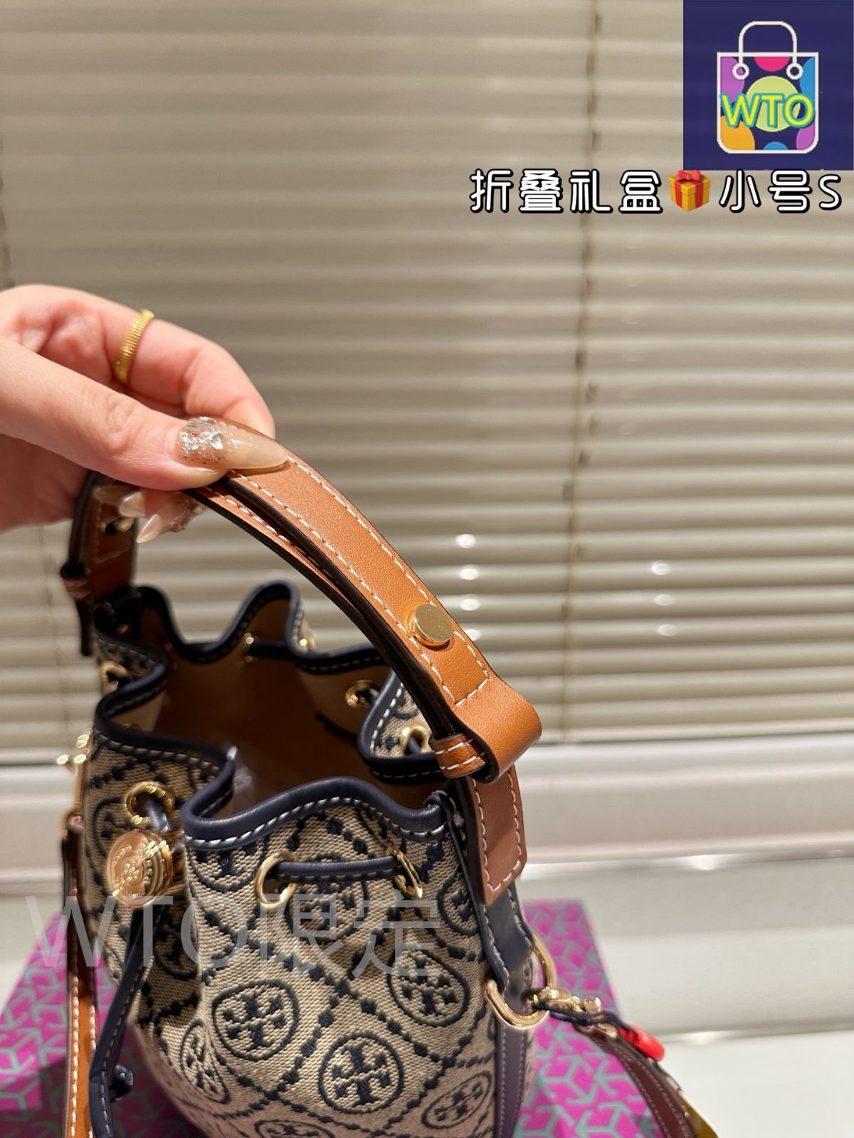 新品未使用☆箱付き☆トリーバーチ☆今年購入☆12300円 楽天市場】トリーバーチ TORY BURCH スマホポーチ 84077 001