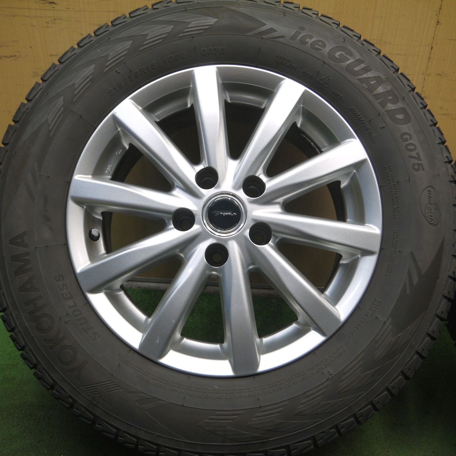 送料無料* 4本価格☆スタッドレス 215/70R16 ヨコハマ アイスガード 
