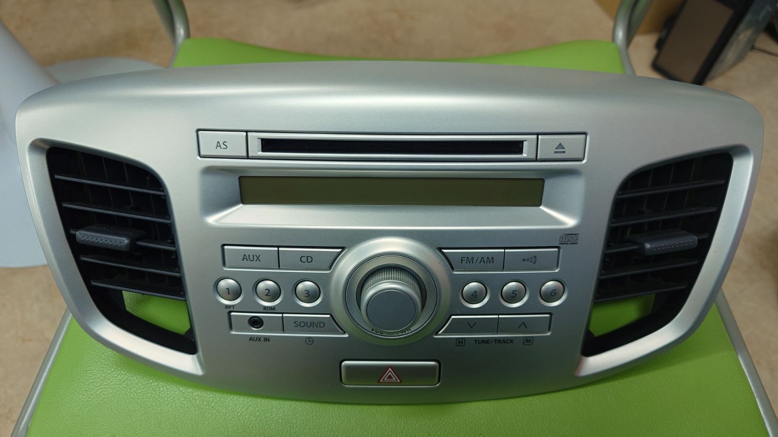 MH34SワゴンR純正オーディオ☆CD,AUX,ラジオ☆スズキ純正☆完動品 