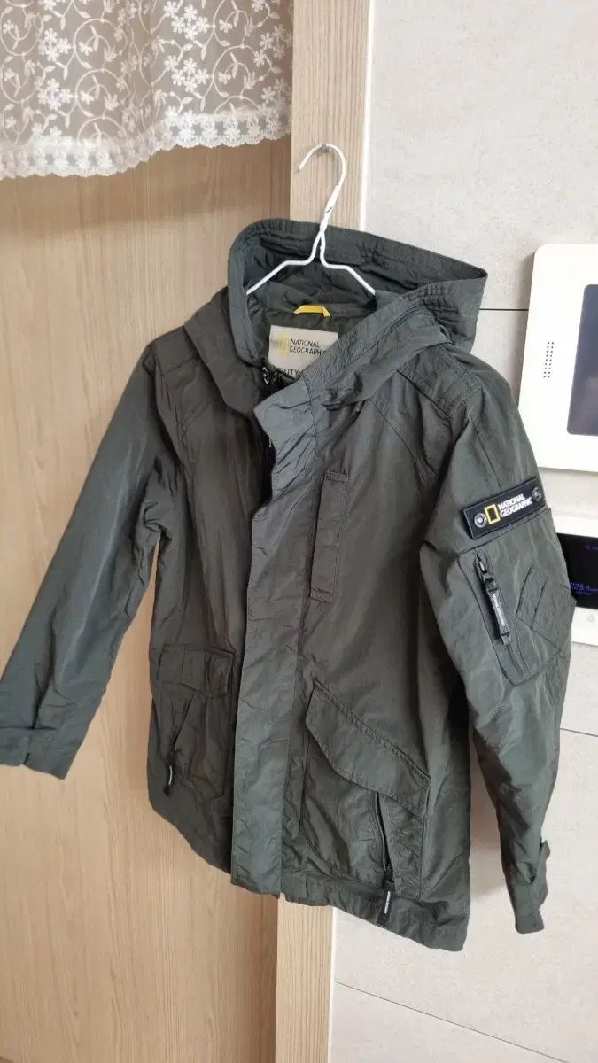 ナショナルジオグラフィック キッズ カーキ色 フード アウター 140