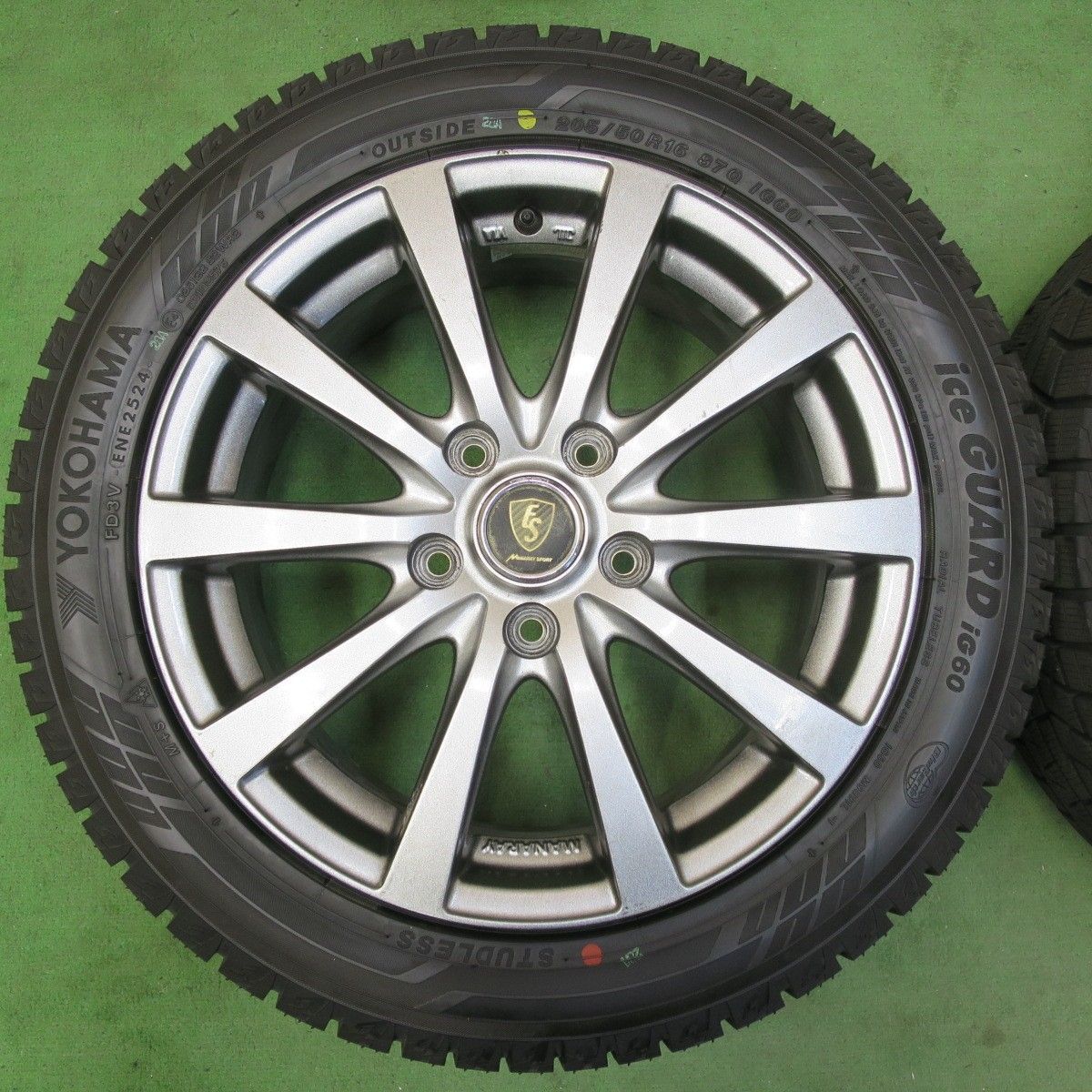 超バリ溝！24年！ほぼ10分☆スタッドレス 205⁄50R16 ヨコハマ アイス