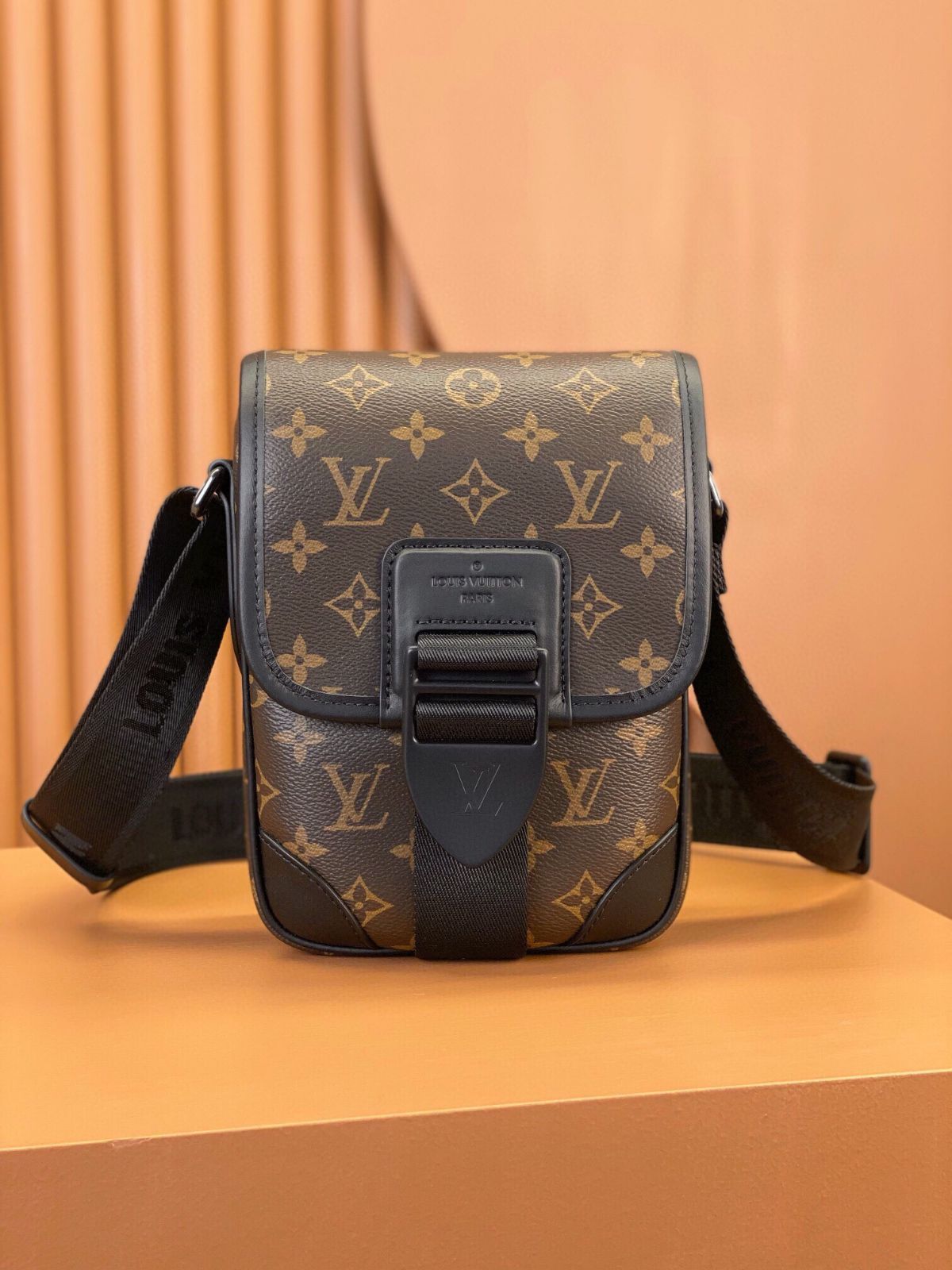 新品 Louis Vuitton メンズ ショルダーバッグ