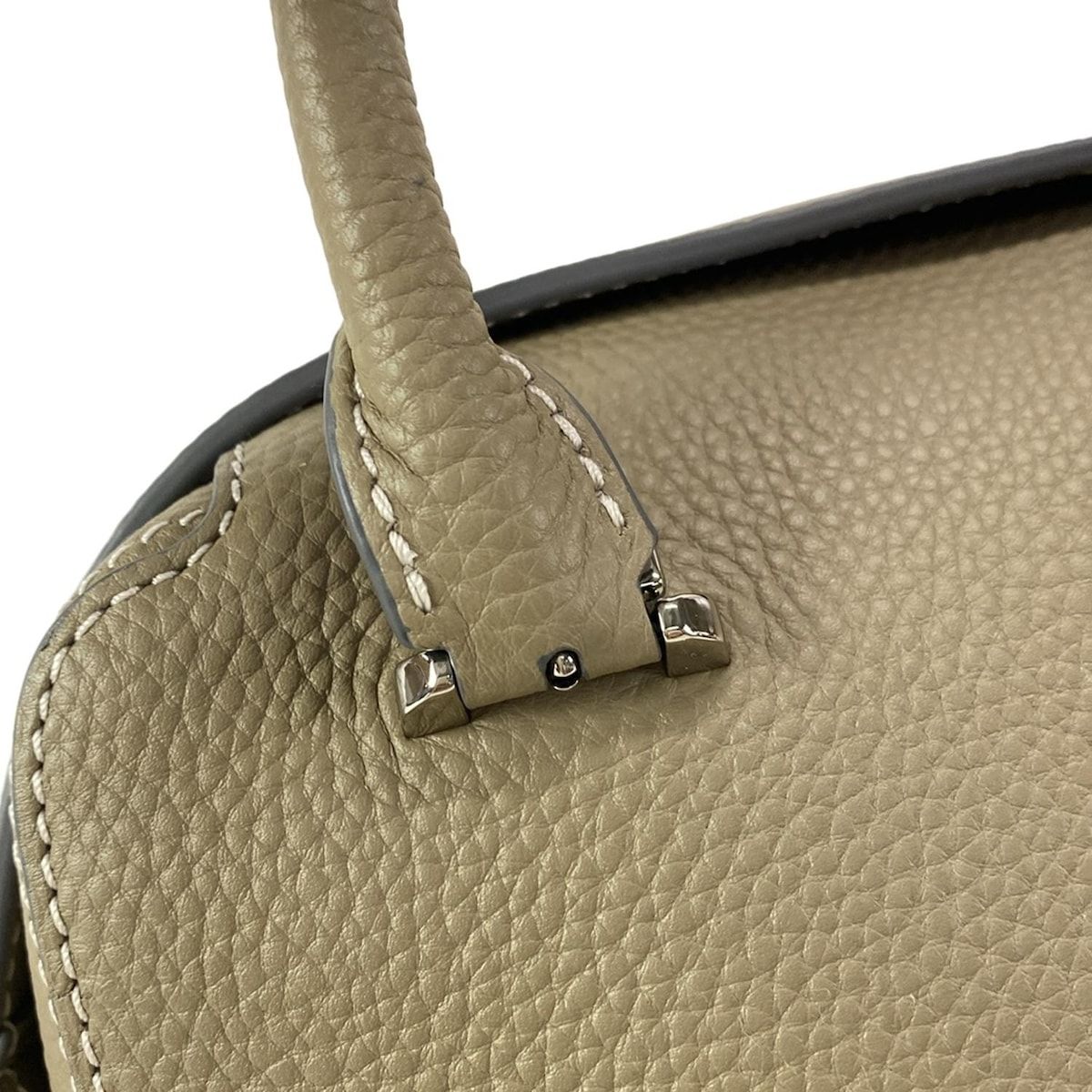 DELVAUX デルボー