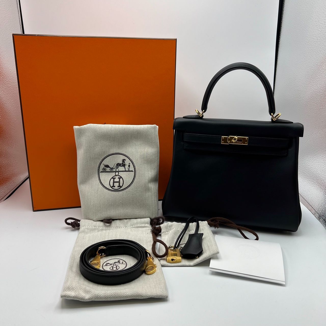 エルメス ケリー25 ノワール スイフト ゴールド金具 U刻印 - メルカリ