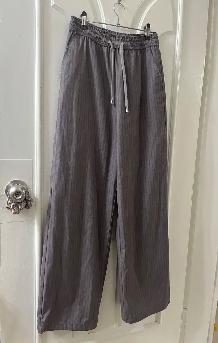 pants グレー