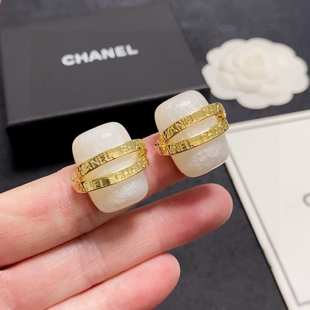 【煌めくダブルCの魔法】CHANEL クリスタル イヤリング 今日特価】CHANEL ダブル C イヤリング 送料無料！在庫限定