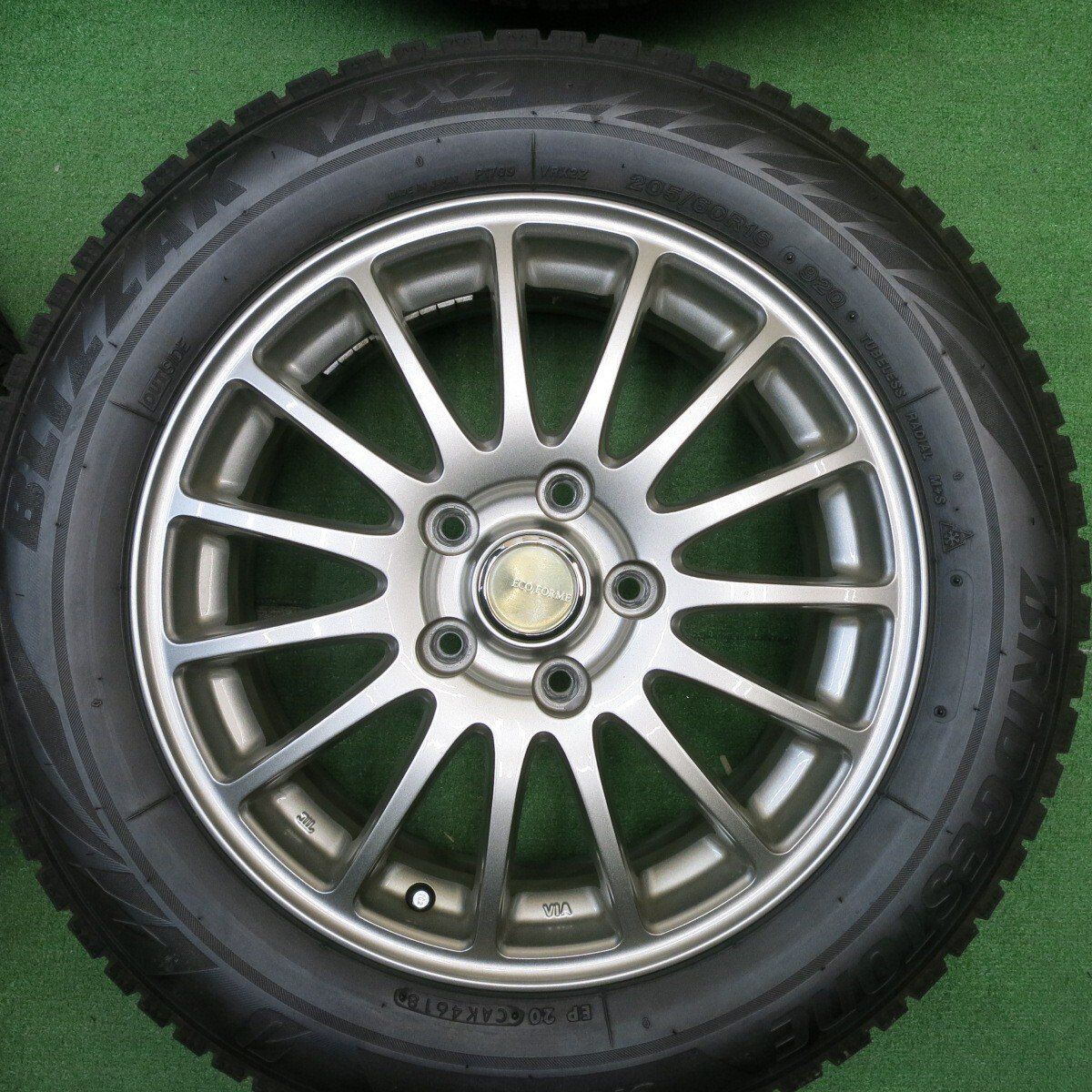 美品 ブリジストン ブリザックVRX 205/60R16 2015年製 クラウン エスティマ マークX プリウスα オデッセイ ヴェゼル カムリ スタッドレス 美品バリ溝SMACK 16in 6.5J +38 PCD100 ブリヂストン ブリザックVRX