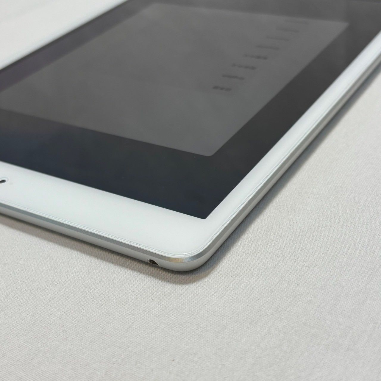 即使用可 iPad|第8世代|Wi-Fiモデル|32GB|シルバー|MYLA2J|A|フィルム|ケース|ケーブル付き|No.893