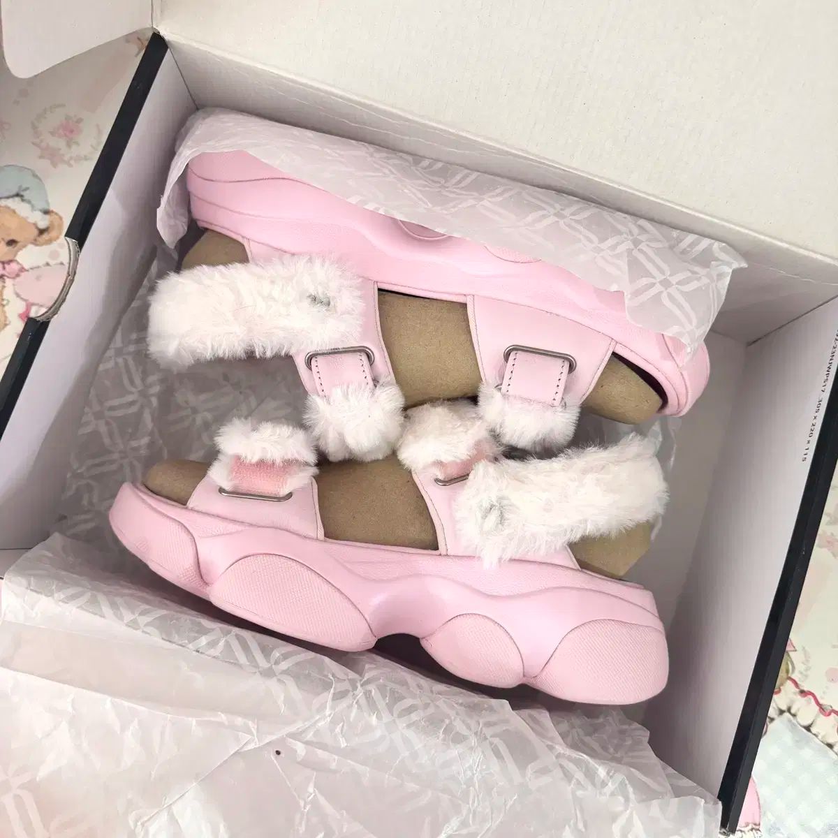 ジョーダン ファー サンダル ピンク 240