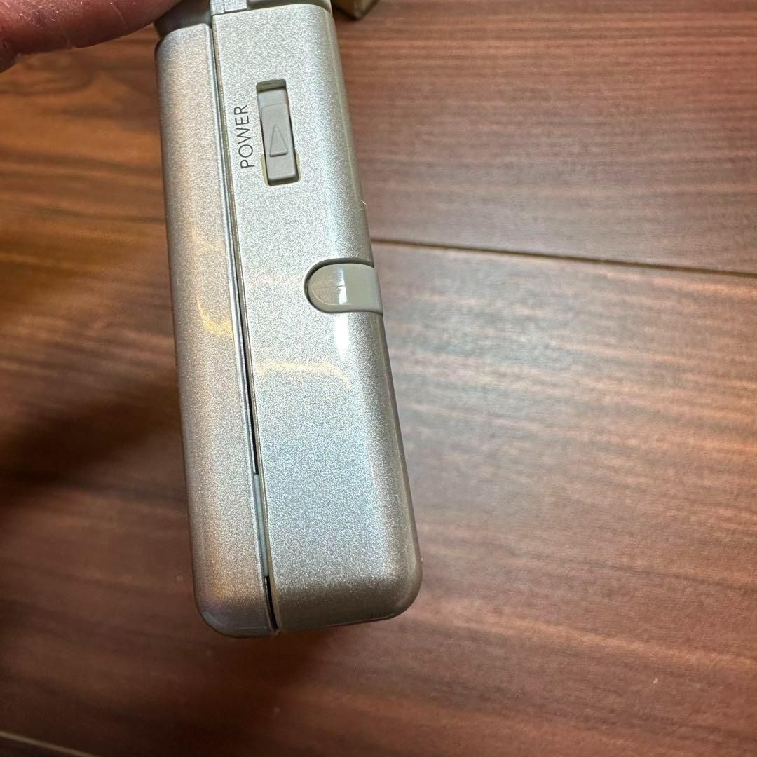 グロスシルバー