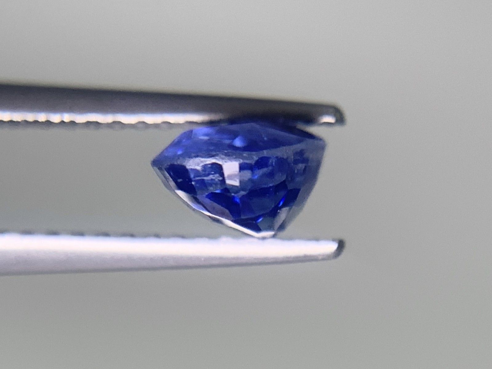 GIA宝石鑑別書付き 天然 サファイア Sri Lanka No Heat Blue 1.78ct 縦7.98㎜×横5.85㎜×高さ4.05㎜ ルース（  裸石 ） 1341Y - メルカリ