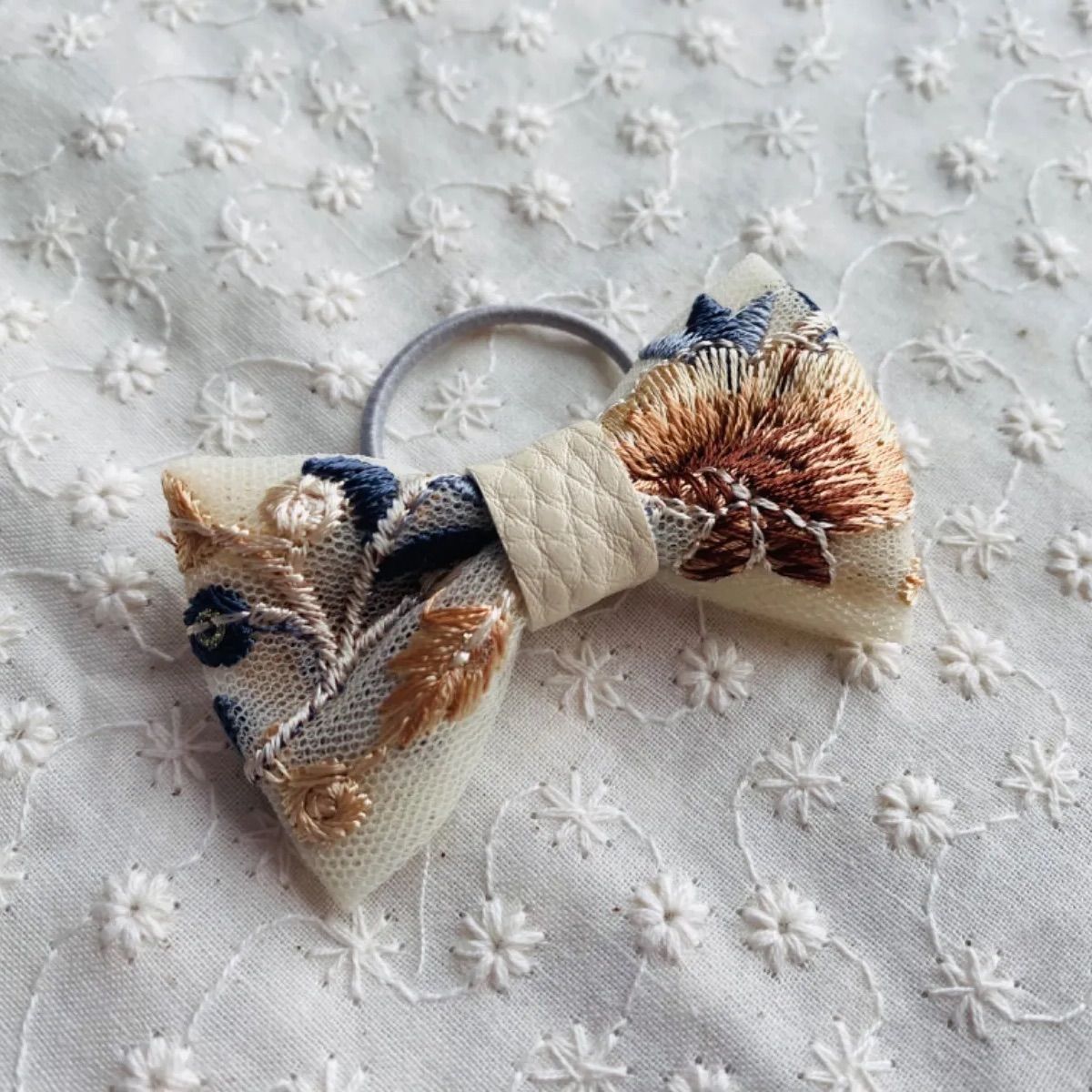 ベビーヘアクリップ　ヘアゴム　ハンドメイド　ヘアピン　インド刺繍リボン　お揃い アンティーク風キッズベビーヘアクリップ ヘアピン インド刺繍