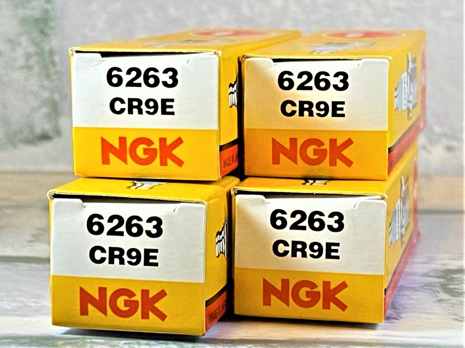 ＮＧＫ　ＣＲ９Ｅ　２本セット　ＶＥＳＰＡ　１２５ＥＴ４　９８ー　適合　新品！